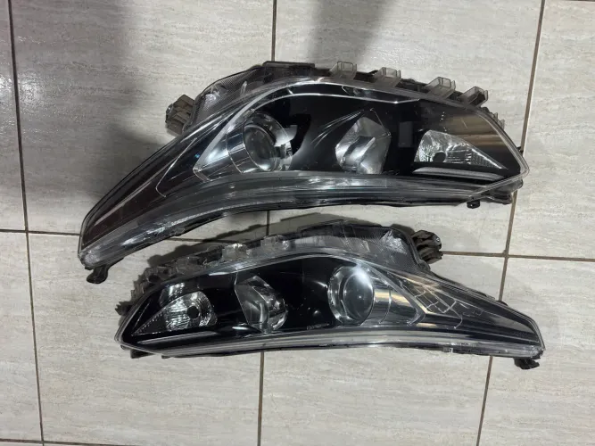 Par Farol Yaris com Projetor