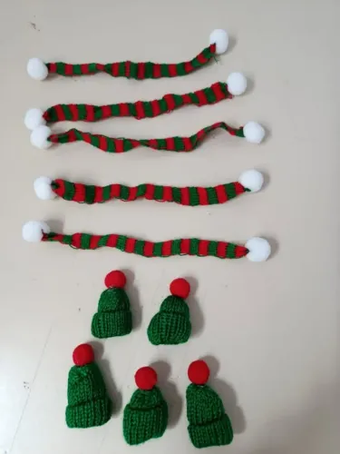 Aplique mini Gorro Crochê Natal com 10 unidades 5 toucas e 5 gorros