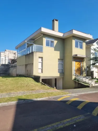 Excelente casa em condomínio fechado Xaxim