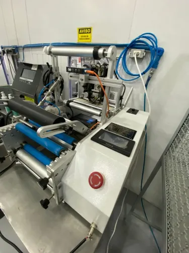 ROTULADORA AUTOMÁTICA COM CODIFICADORA 