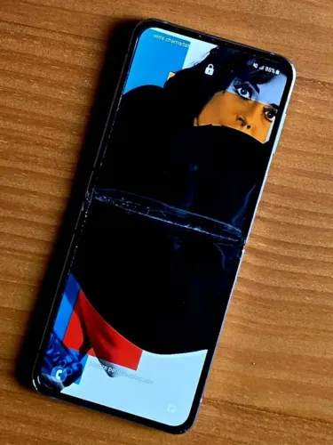 Samsung Z4 fold com tela danificada