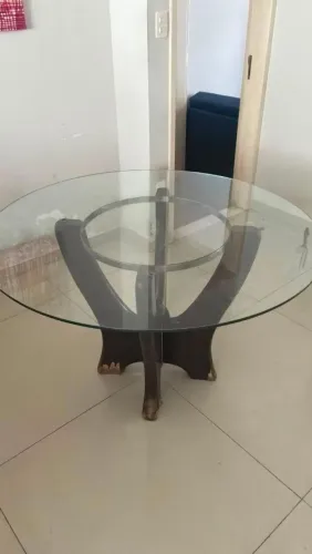 Mesa de jantar redonda em vidro + madeira maciça