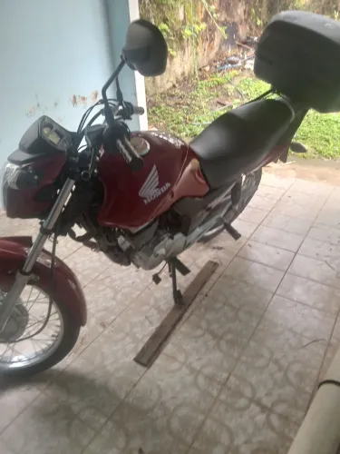 Vendo moto cg 150. 2015, perfeito estado, preço 11.000. Sem multas,doc ok, só transferir