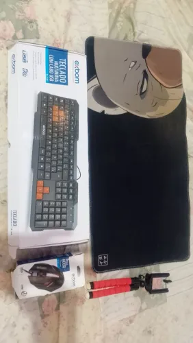 Vende-se teclado, mouse, mousepad e conectores