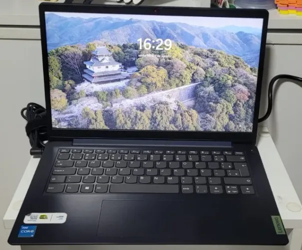 Notebook Lenovo IdeaPad 1 Core i3 12a Gen - Seminovo / Estado de Novo!