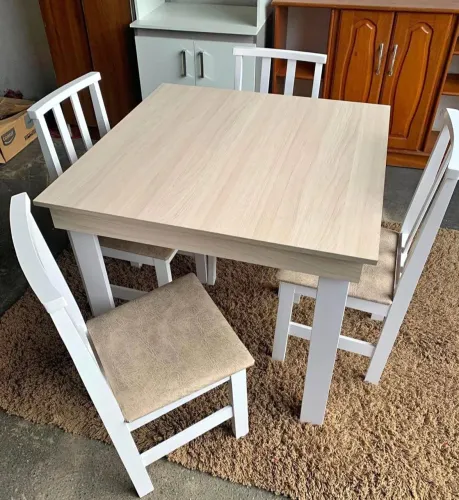 Mesa quadrada com 4 cadeiras novo direto de fabrica 