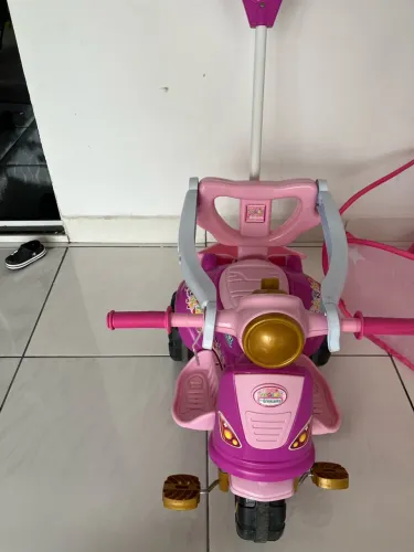 Triciclo infantil AVESPA