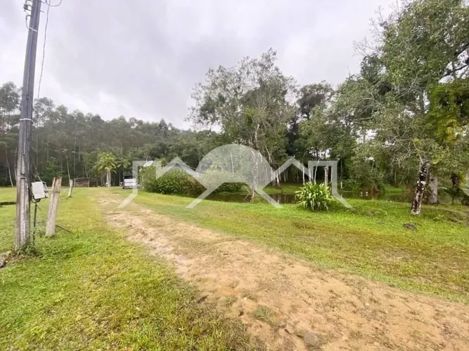 Terreno com Área Total de 21.450 m²