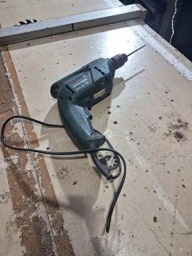 Furadeira boche  .precisa trocar o carvão 