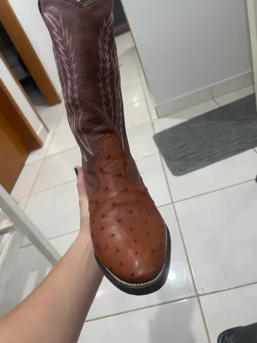 Bota de couro legítimo 