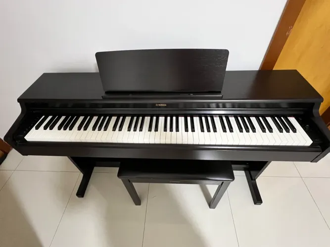 Piano Digital Yamaha YDP165R