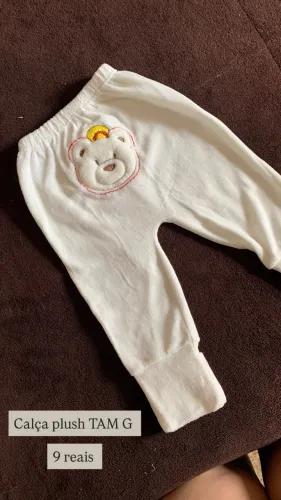 Roupas de neném menina.