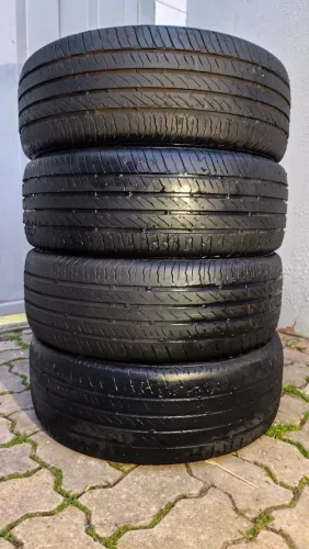 Jogo de pneus 205/55 R17" Continental- Aceito Cartão