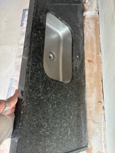 Bancada de Granito Verde Ubatuba com Cuba (1,50m x 0,60m) - Sem Uso