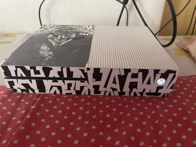 Xbox one S 1tb,+ 2 jogos