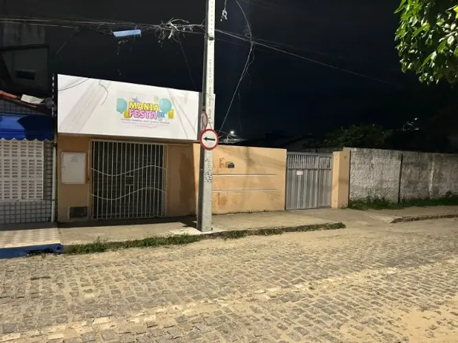 Casa com 3 quartos e ponto comercial em pajuçara prox. a UPA