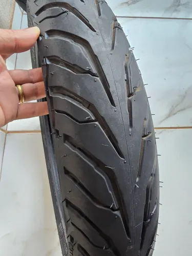 Pneu IRA 110/70/17 dianteiro. Novo