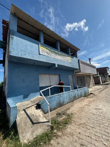? VENDE-SE OU TROCA-SE POR VEÍCULO PRÉDIO COMERCIAL E RESIDENCIAL