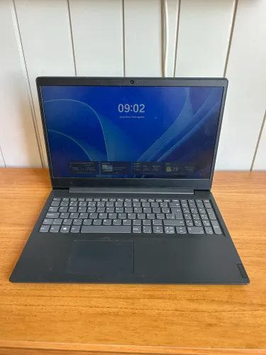 Notebook Lenovo V15-IIL (i5 10ª Gen / 8GB RAM / SSD 256GB / Windows 11 Pro)