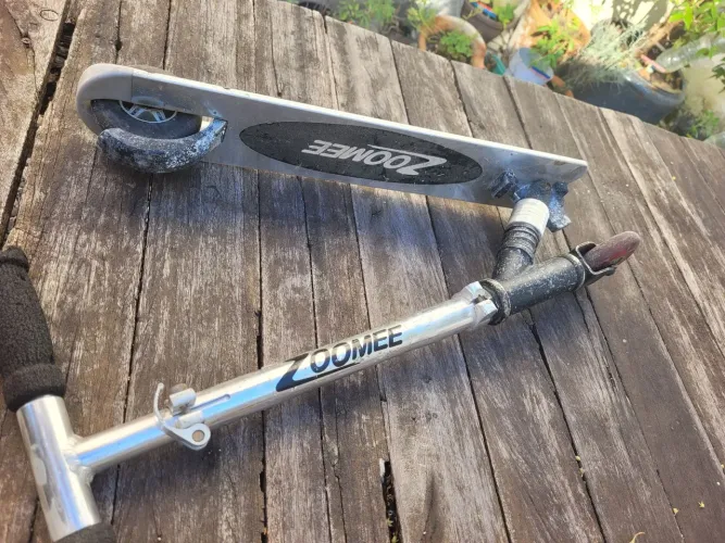 Patinete zoomee em aluminio reforcado