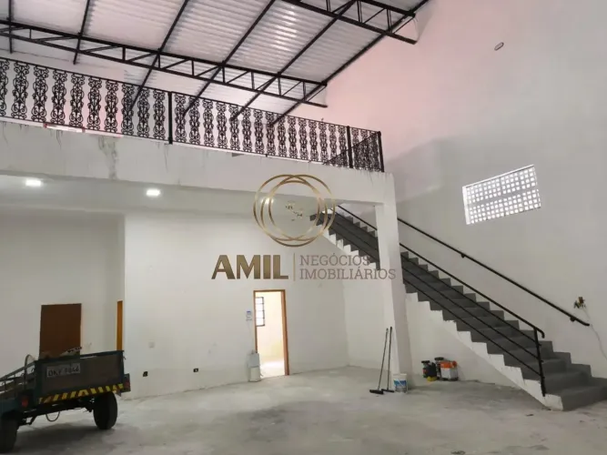 Aluga-se Galpão, 240 m², 4 Banheiros, 9 Vagas, Bairro Jardim São Dimas - São José dos Camp