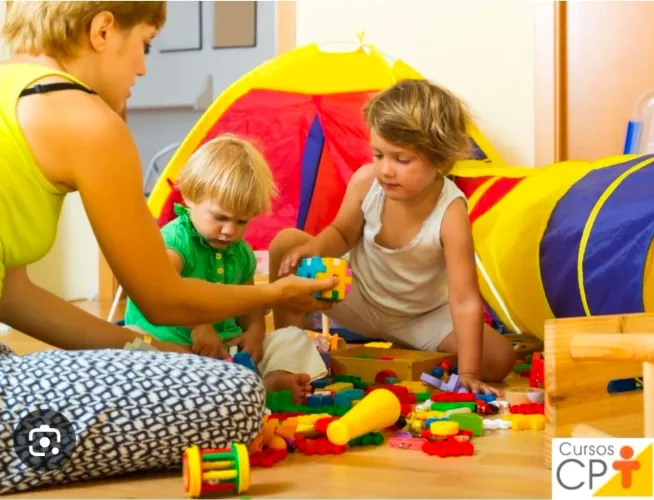 Vaga de babá com carteira assinada.