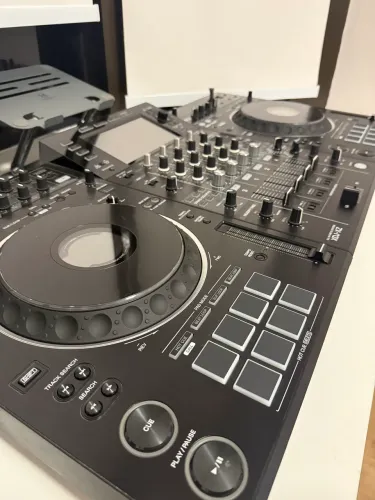 Vendo XDJ-XZ Perfeito estado (Usada somente em casa, pouquissimas vezes)