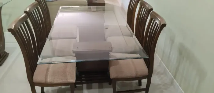 Retirar no Itaim Paulista,sp Conjunto de mesa de jantar com 6 cadeiras e aparador