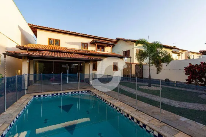 Casa com 4 dormitórios à venda, 289 m² por R$ 2.900.000,00 - Camboinhas - Niterói/RJ