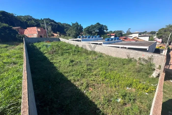 À Venda | Terreno Murado na Avenida Principal da Rasa, na Divisa Búzios/Cabo Frio, com Saí