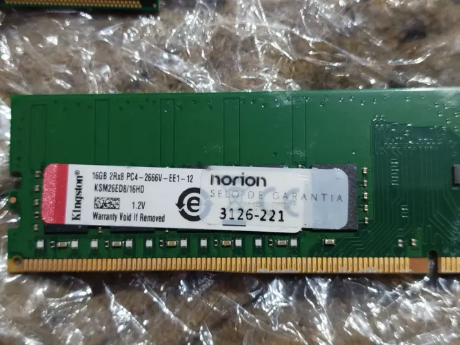 memória RAM Kingston de 16GB DDR4 KVR26N19D8/16.para desktop.