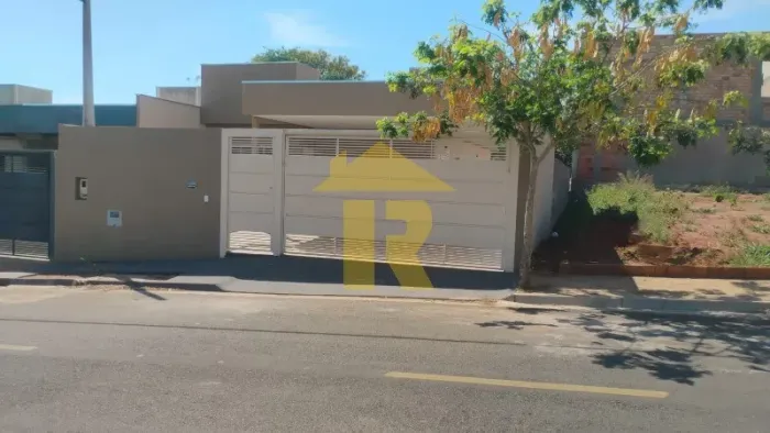 Casa à venda e locação em São José do Rio Preto-SP: 3 quartos, 1 suíte, 2 salas, 2 banheir