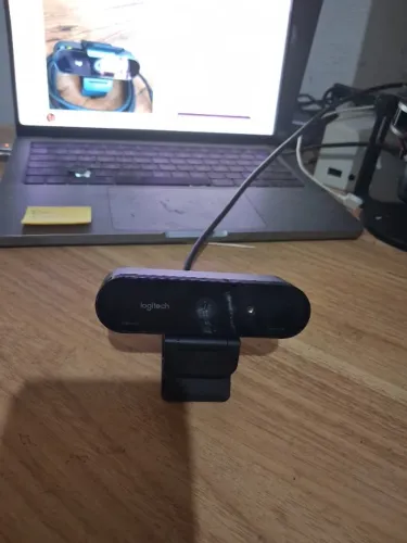 Webcam Logitech BRIO com vídeo em ultra HD 4K e HDR
