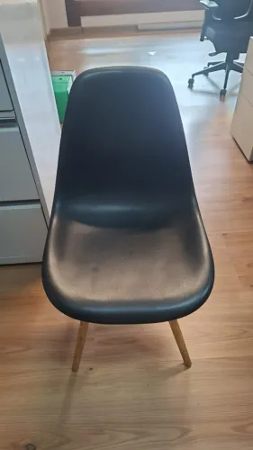 Kit 4 Cadeiras Eames Eiffel Pretas (Base Madeira)