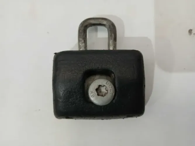 BATENTE PORTA MALAS RENAULT CLIO SANDERO 2002/2012