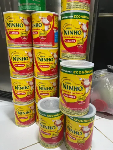 Latas de leite vazias