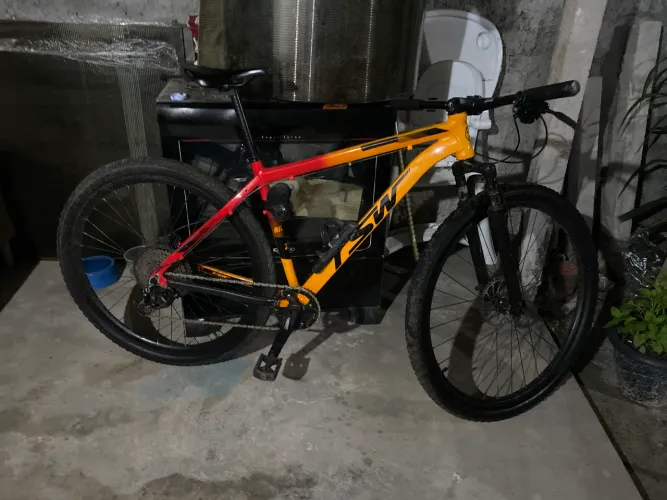Vendo ou troco bike aro 29 completa 