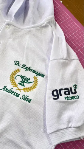 Bordados computadorizado e programação de matriz.