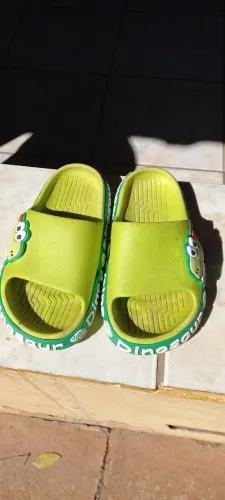 Chinelo infantil dinossauro 