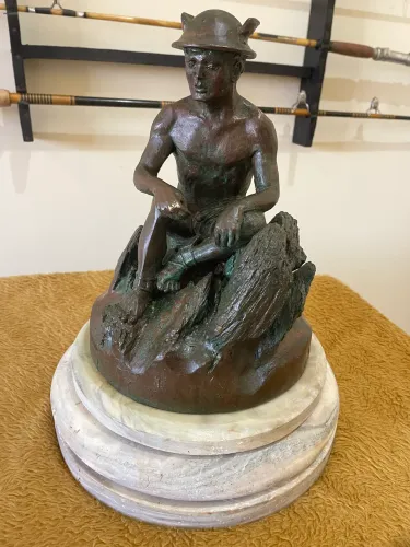 Rara estatueta em bronze! Leia atentamente o anúncio!