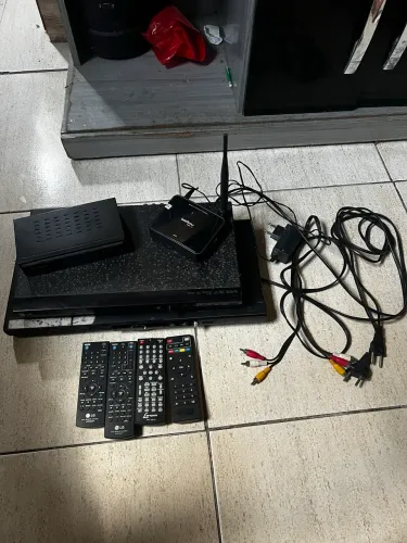 Lote Eletrônicos Multilaser Intelbras LG Mondial + 4 Controles Remotos