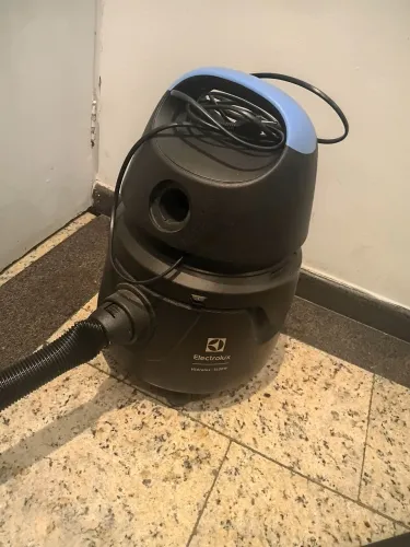 Aspirador de pó e água