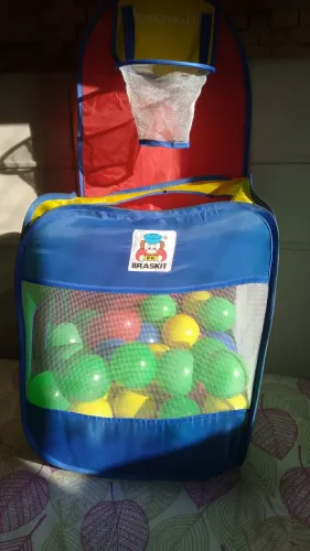 Jogo infantil de basquete de bolinhas 
