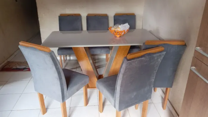 Mesa 6 cadeiras muito nova