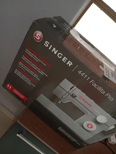 Vendo máquina de costura Singer 
