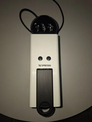 máquina de café nespresso essenza mini c30