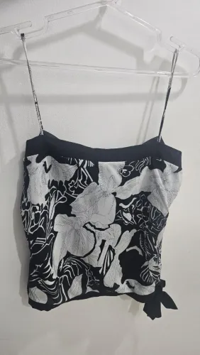 Blusa preta floral
