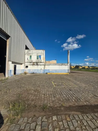 ALugo Galpão com 3000m2 e área offshore em Macaé no Parque de Tubos