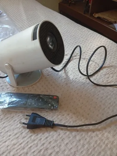 Vende-se: Projetor Pro HY300.