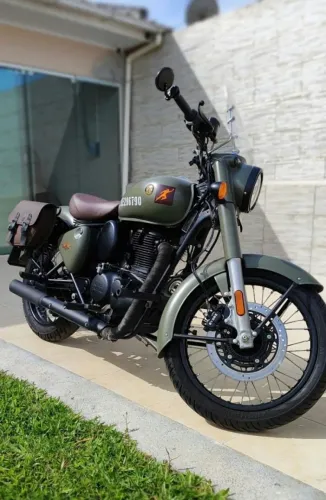 Royal Enfield 2023. 15.700km. Moto linda, semi nova.